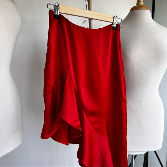 SOLD ❌ RED ASYMETRICAL SKIRT NWOT - Picture 4 of 5